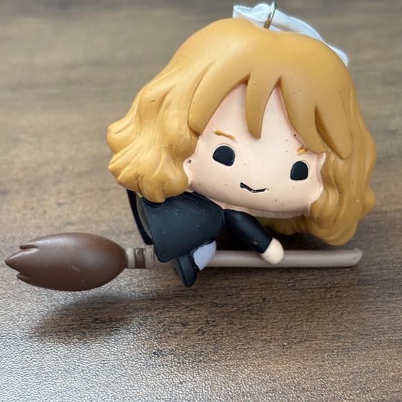 Hallmark Harry Potter Hermoine Granger Broomstick Quidditch Christmas Ornament - Picture 4 of 8